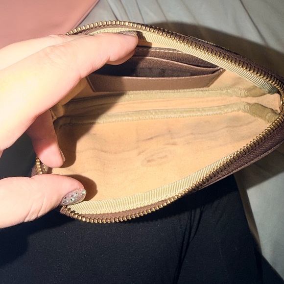 Gucci Brown and Beige Zip Pouch - Picture 2 of 6